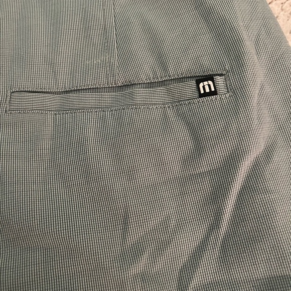 Travis Mathew’s men’s performance shorts. Men’s 38 - Picture 4 of 4